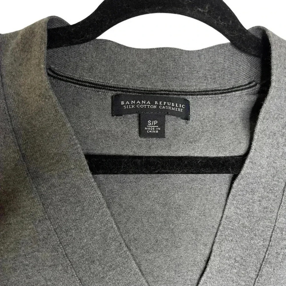 Banana Republic Luxury Blend Cashmere Silk Grey V-Neck Sweater Size Small - Picture 3 of 6